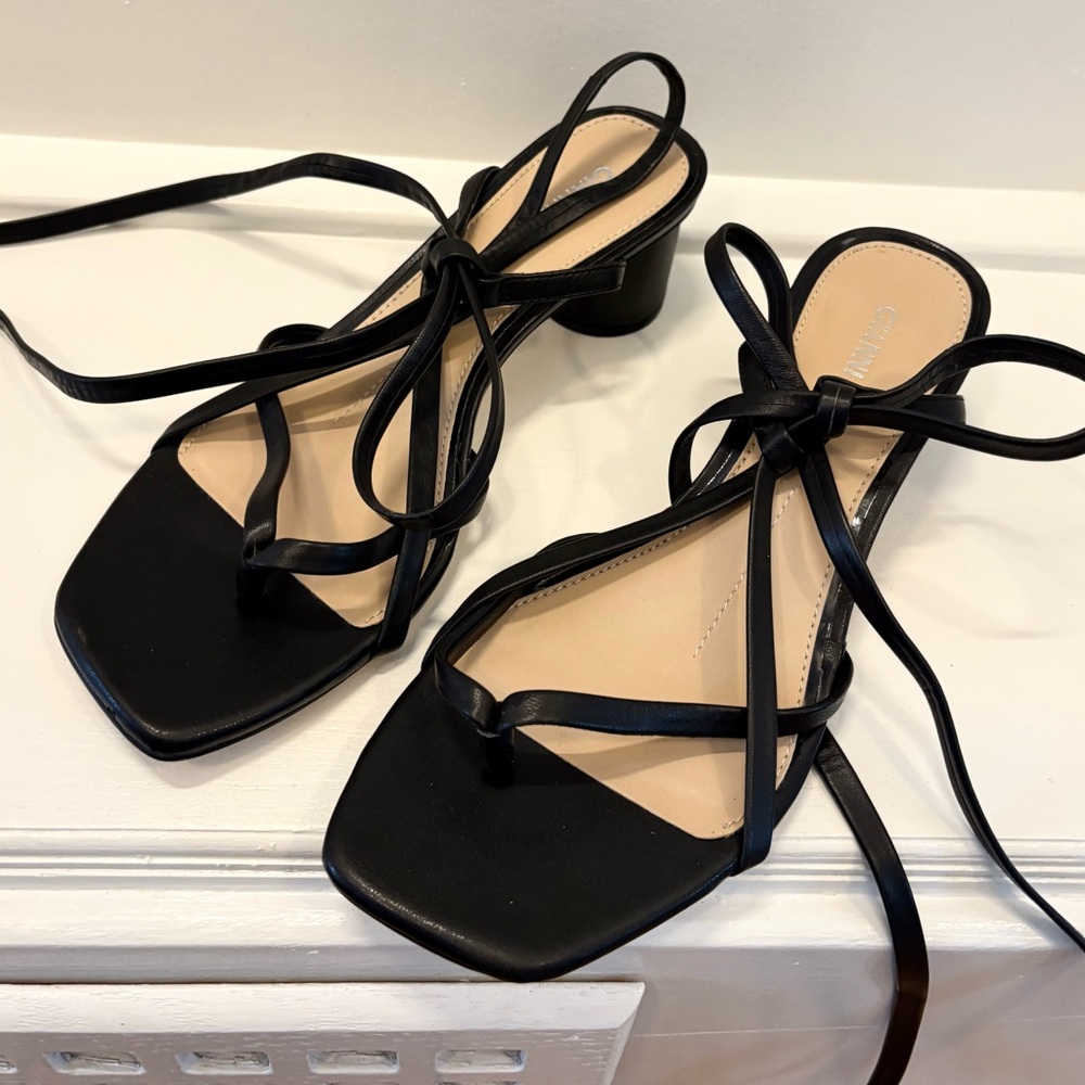 Gianni Bini || Square Toe Lace-Up Circle Heel in Black
